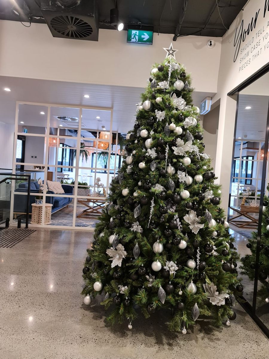 Black and Silver Christmas tree theme