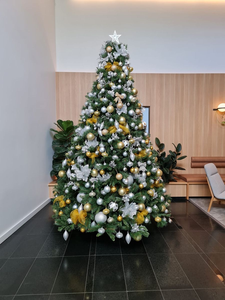 Gold and Silver Christmas tree theme